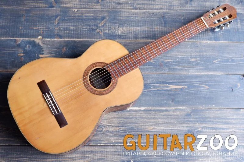 Suzuki No70 Classical Guitar